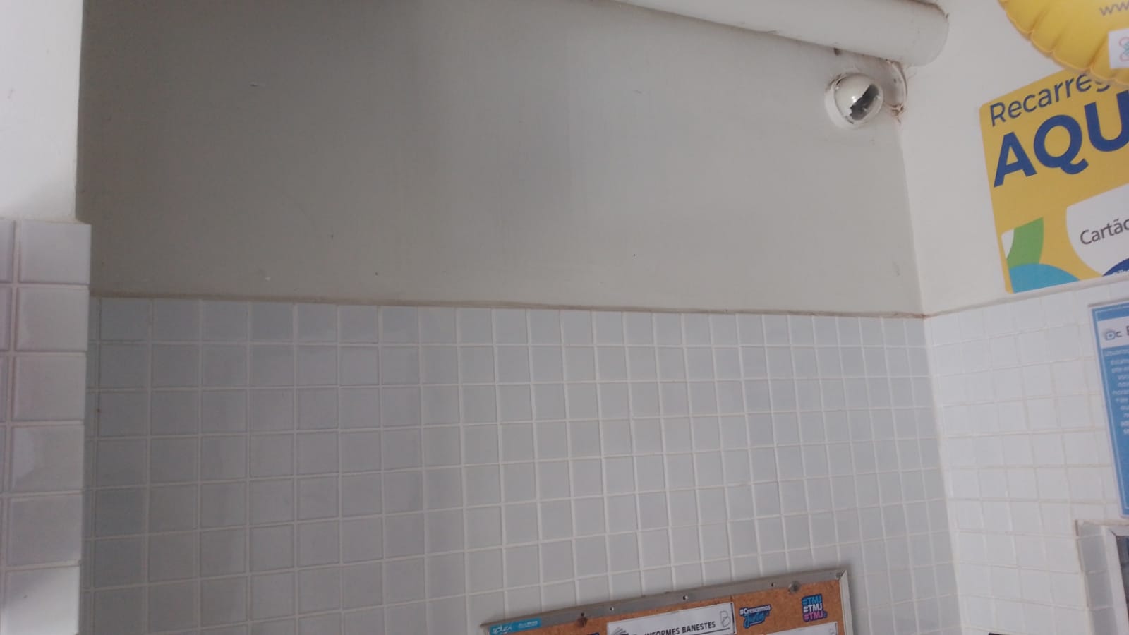 Ao lado dos caixas